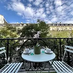 Charme et Volupté à République