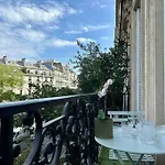 Charme et Volupté à République