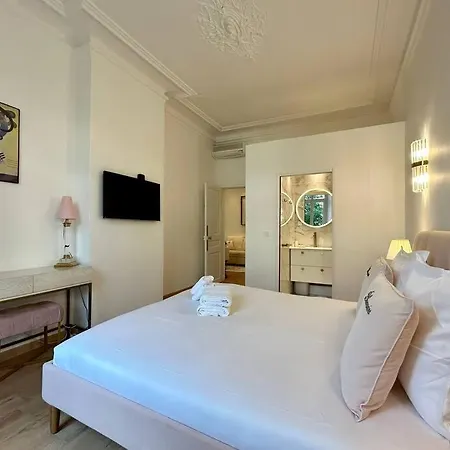 Apartment Charme Et Volupte A Republique Paris