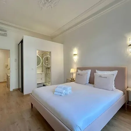 Apartment Charme Et Volupte A Republique