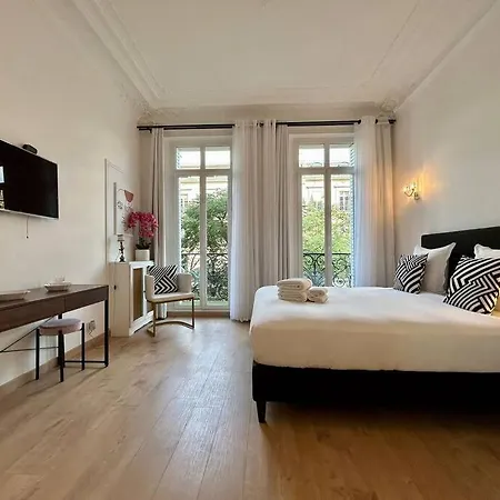 Charme Et Volupté à République Parigi